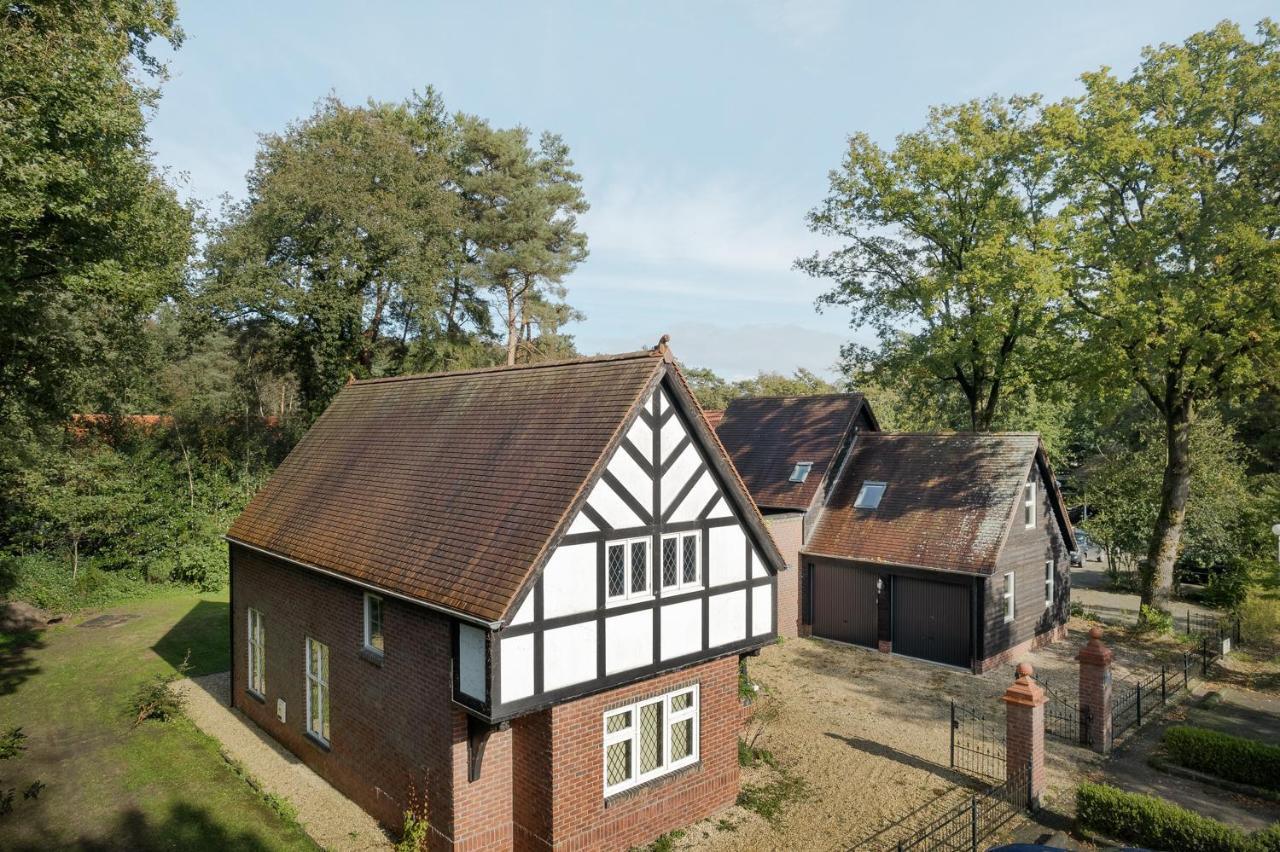 Beautiful English Villa With Hottub Zuidwolde  Exterior photo